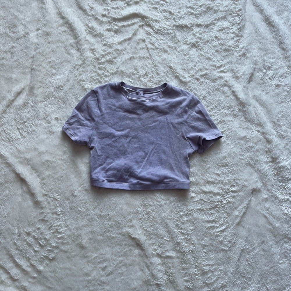 skims lilac cropped t